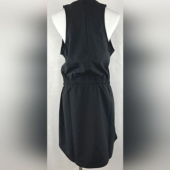 Stay Stylish and Comfortable with The North Face Dress - Picture 3 of 8